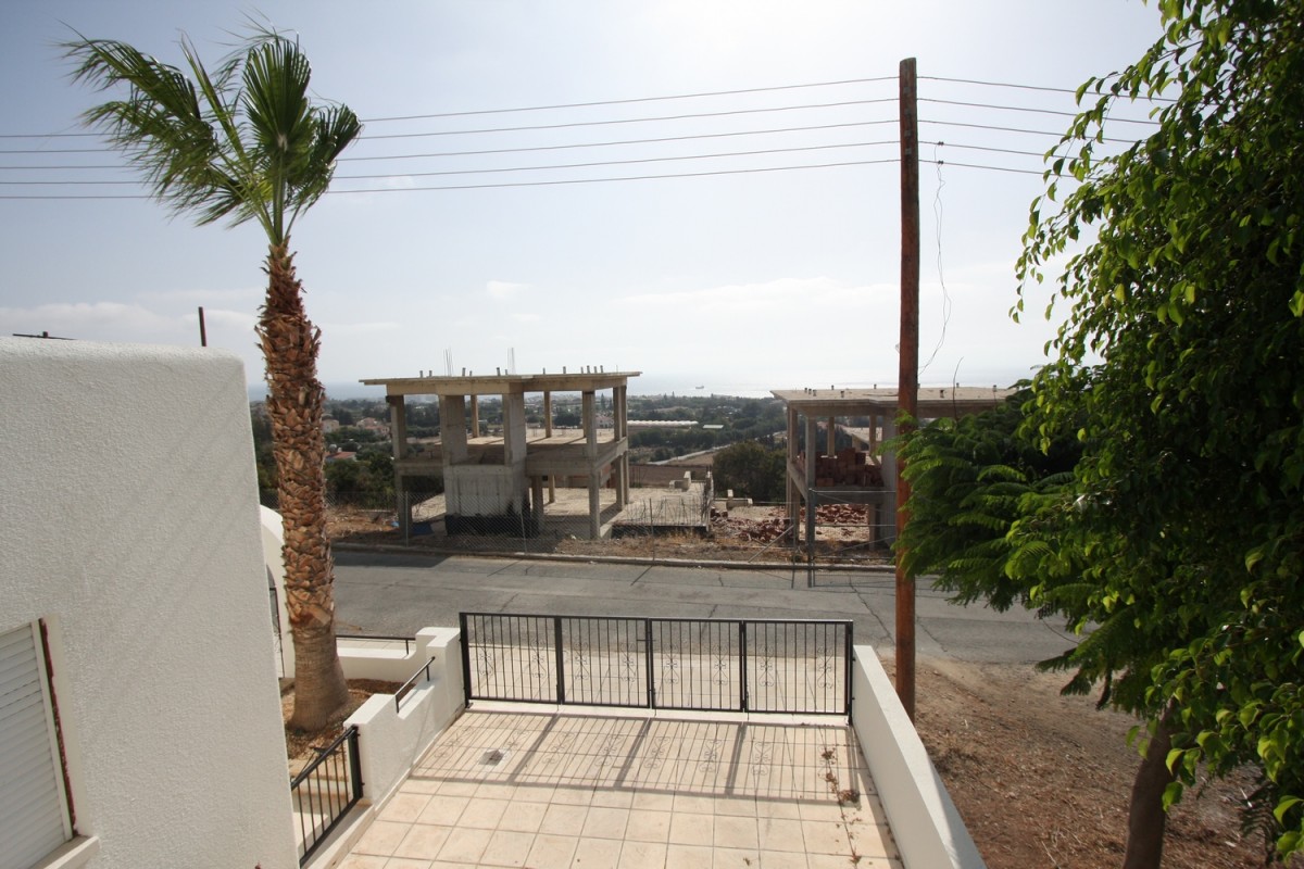 Bungalow For Rent  in  Chlorakas