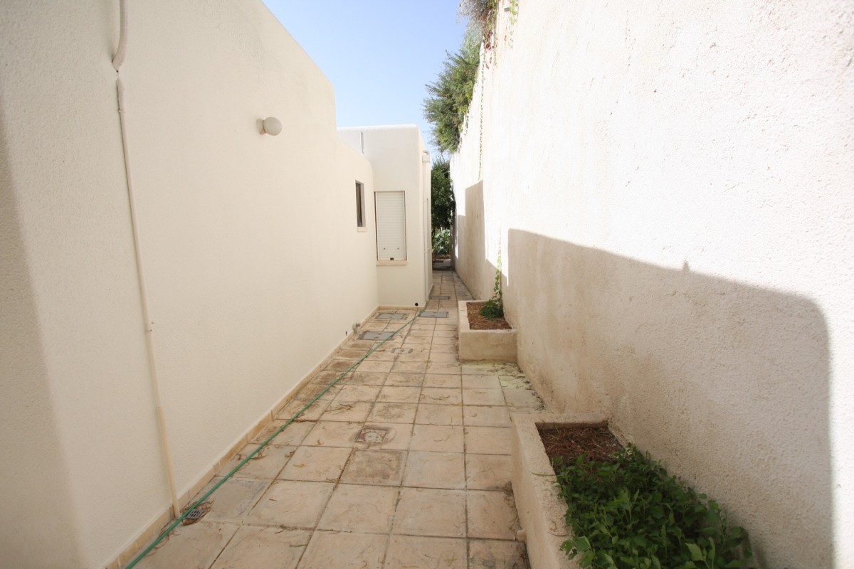 Bungalow For Rent  in  Chlorakas