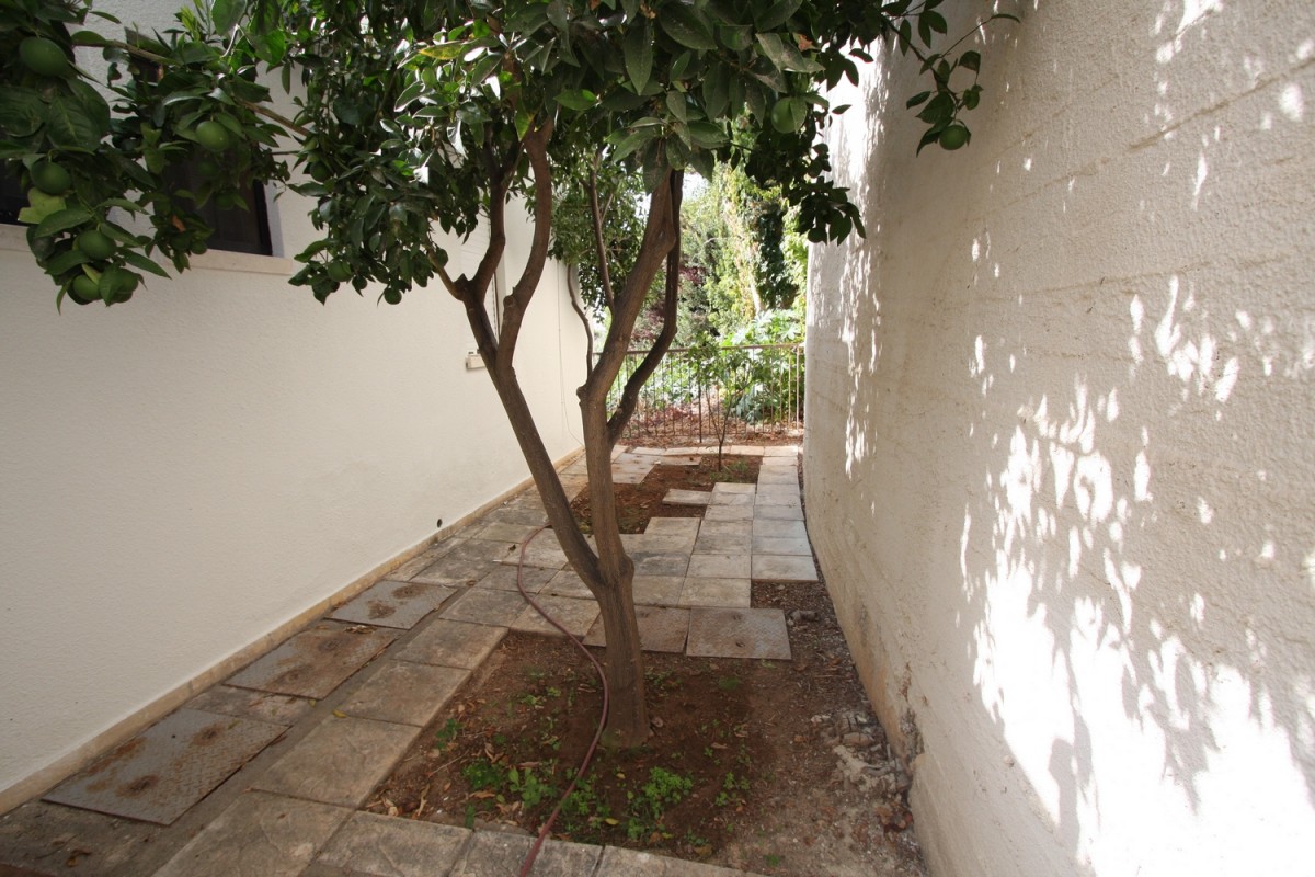 Bungalow For Rent  in  Chlorakas