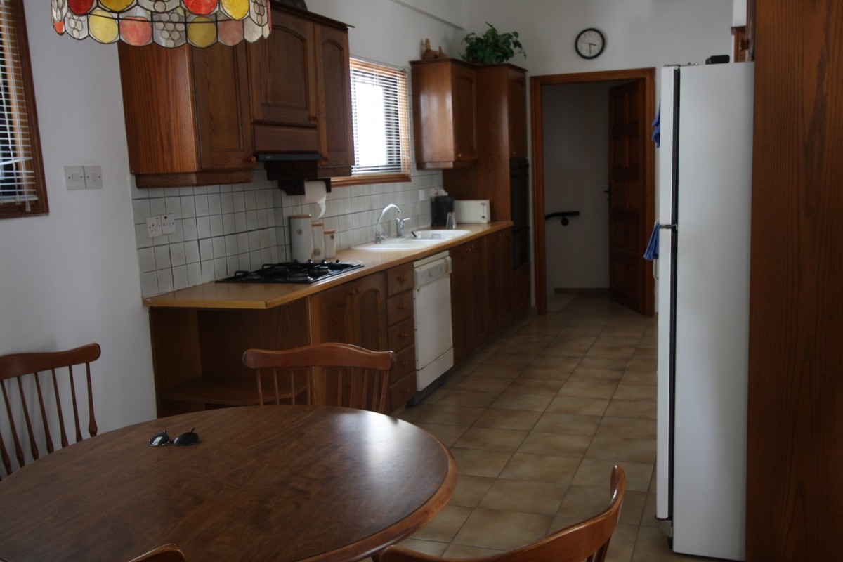 Bungalow For Rent  in  Chlorakas