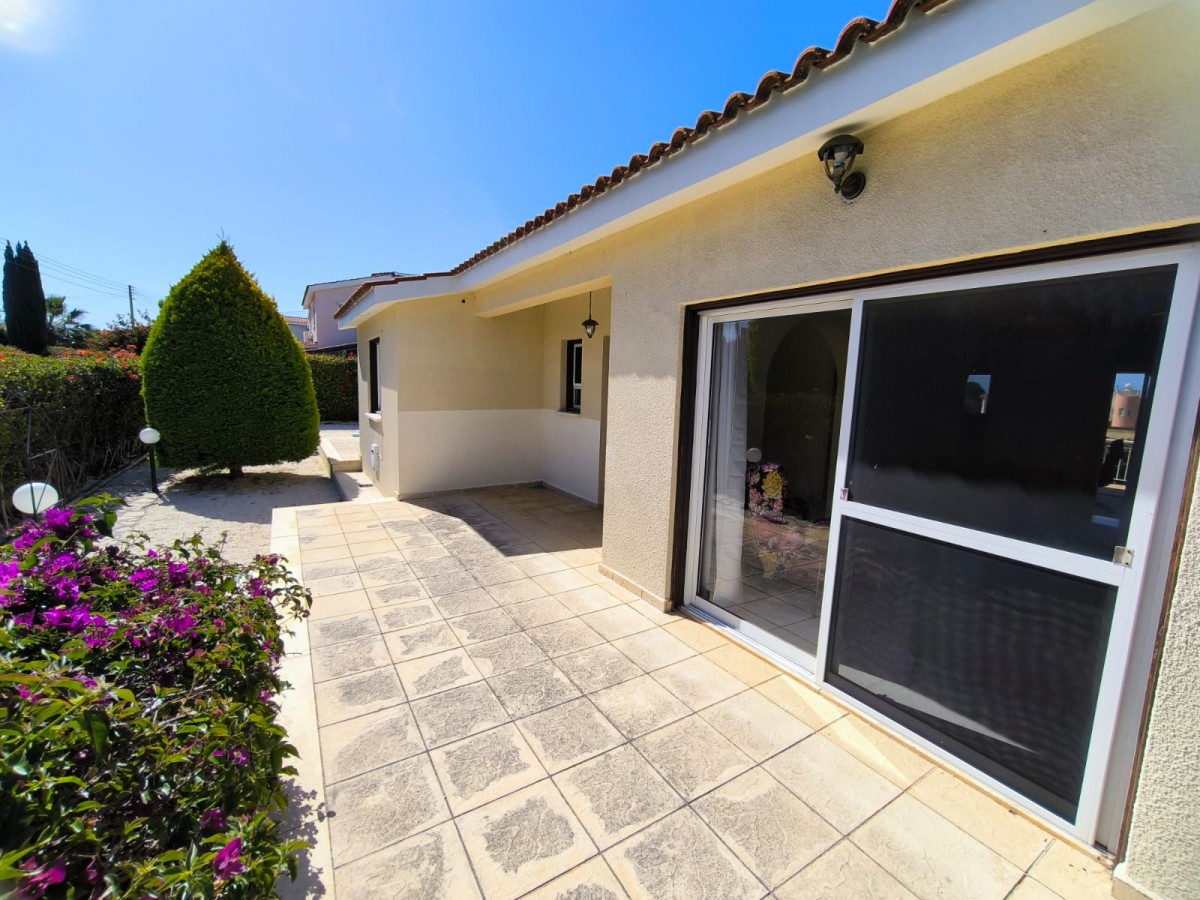 Detached Villa For Rent  in  Peyia - Coral Bay