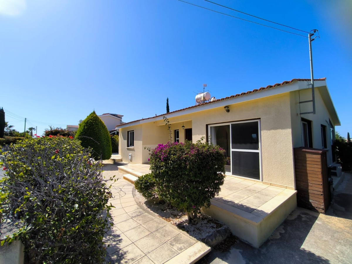 Detached Villa For Rent  in  Peyia - Coral Bay