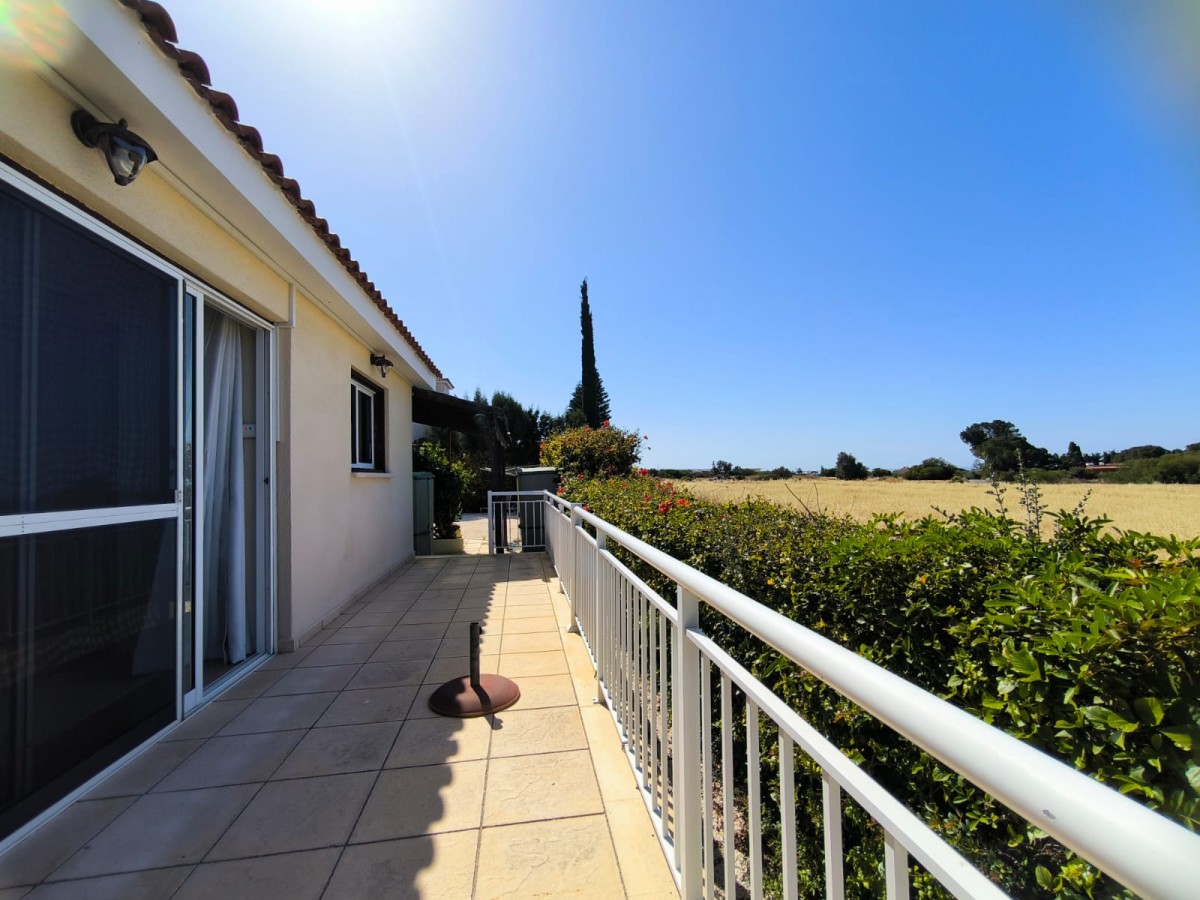 Detached Villa For Rent  in  Peyia - Coral Bay