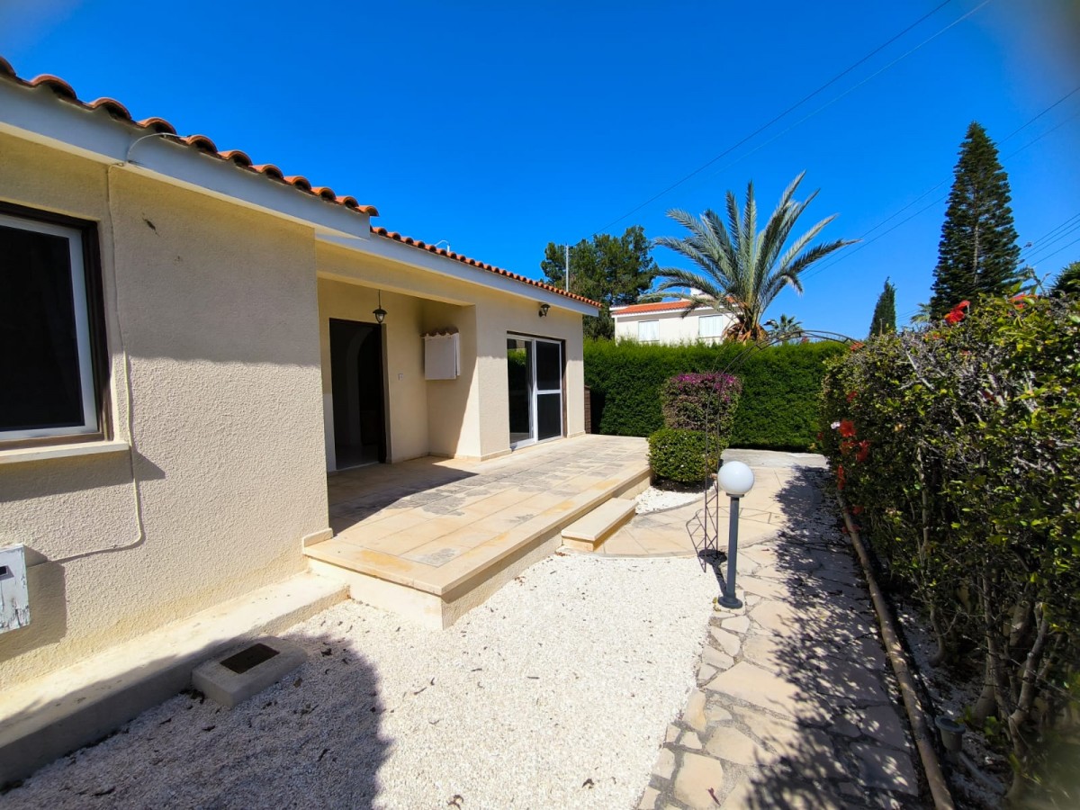 Detached Villa For Rent  in  Peyia - Coral Bay