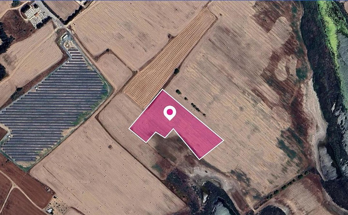 Dromolaxia, Larnaca Touristic Field For Sale | WW29636