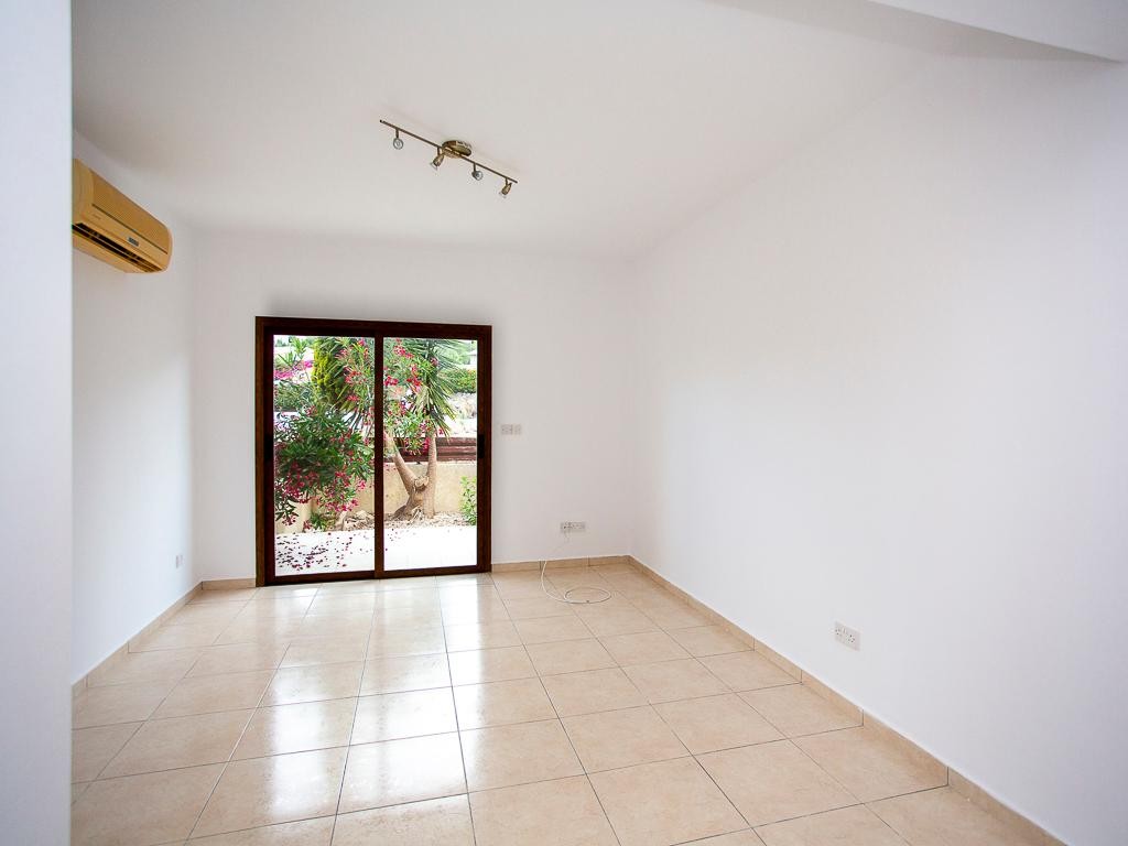 Town House / Maisonette For Sale  in  Peyia