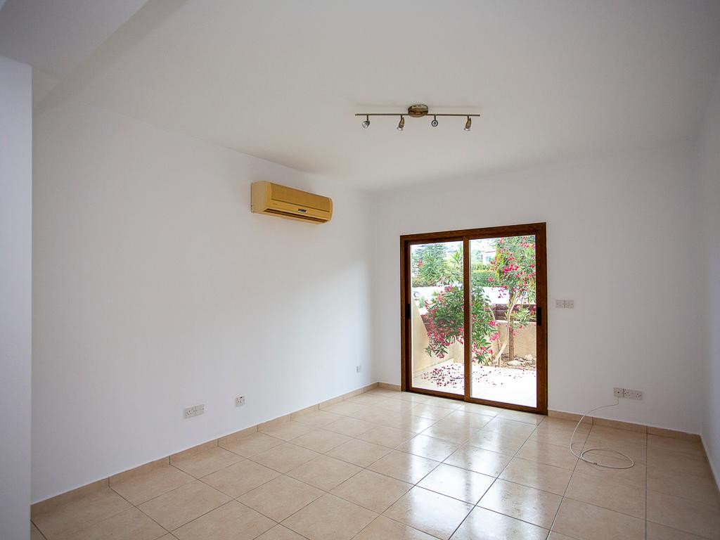 Town House / Maisonette For Sale  in  Peyia