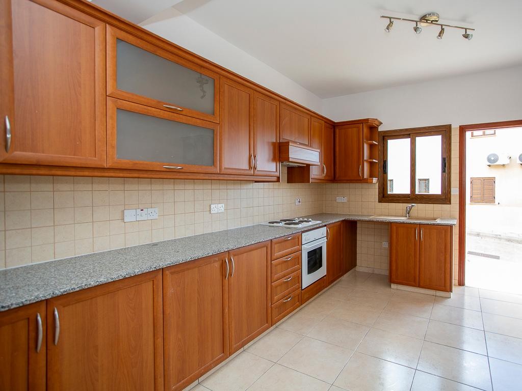 Town House / Maisonette For Sale  in  Peyia
