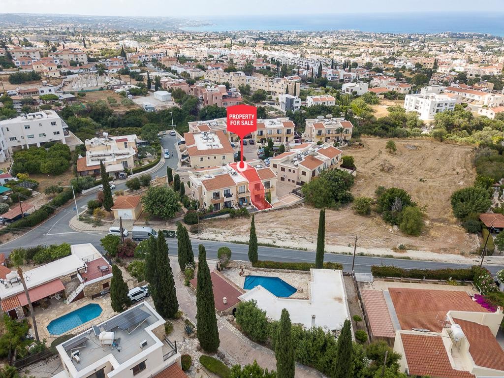 Town House / Maisonette For Sale  in  Peyia