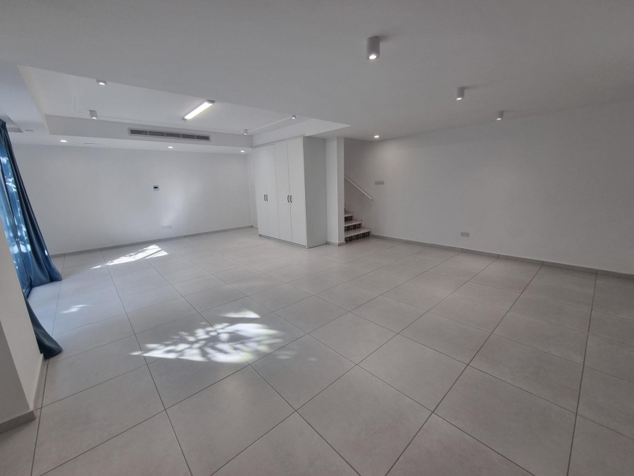 Semi Detached Villa For Rent  in  Chlorakas