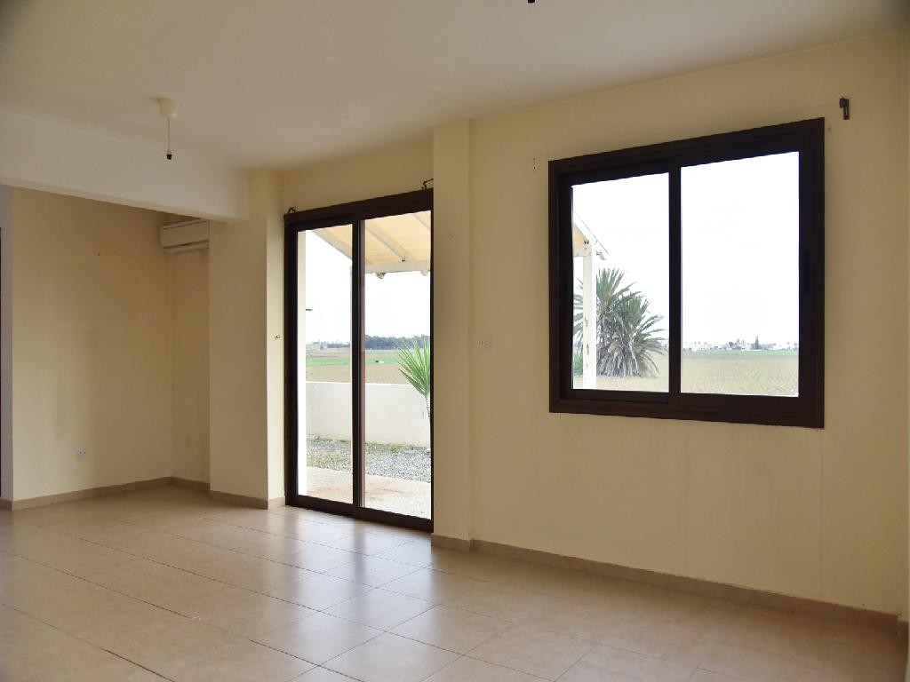 Town House / Maisonette For Sale  in  Pervolia