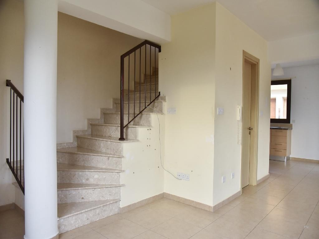 Town House / Maisonette For Sale  in  Pervolia