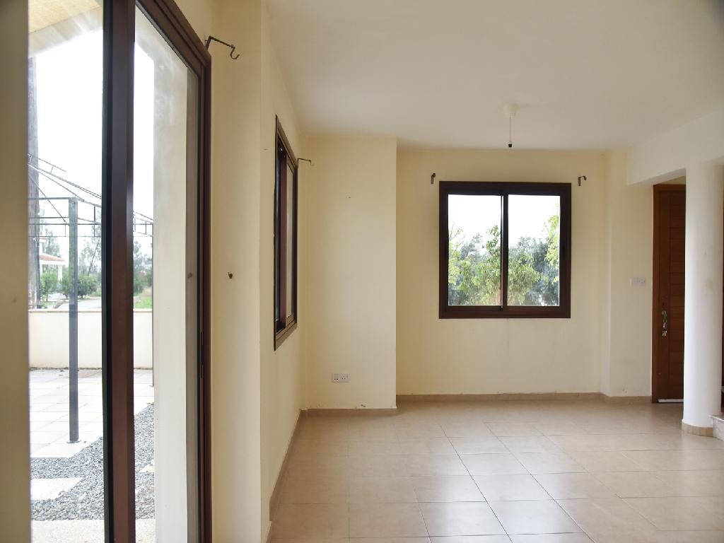 Town House / Maisonette For Sale  in  Pervolia