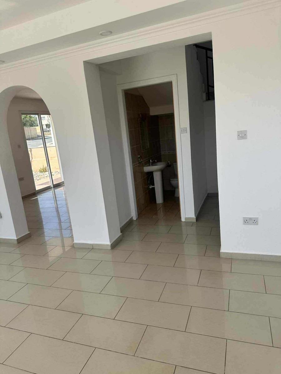 Detached Villa For Rent  in  Chlorakas