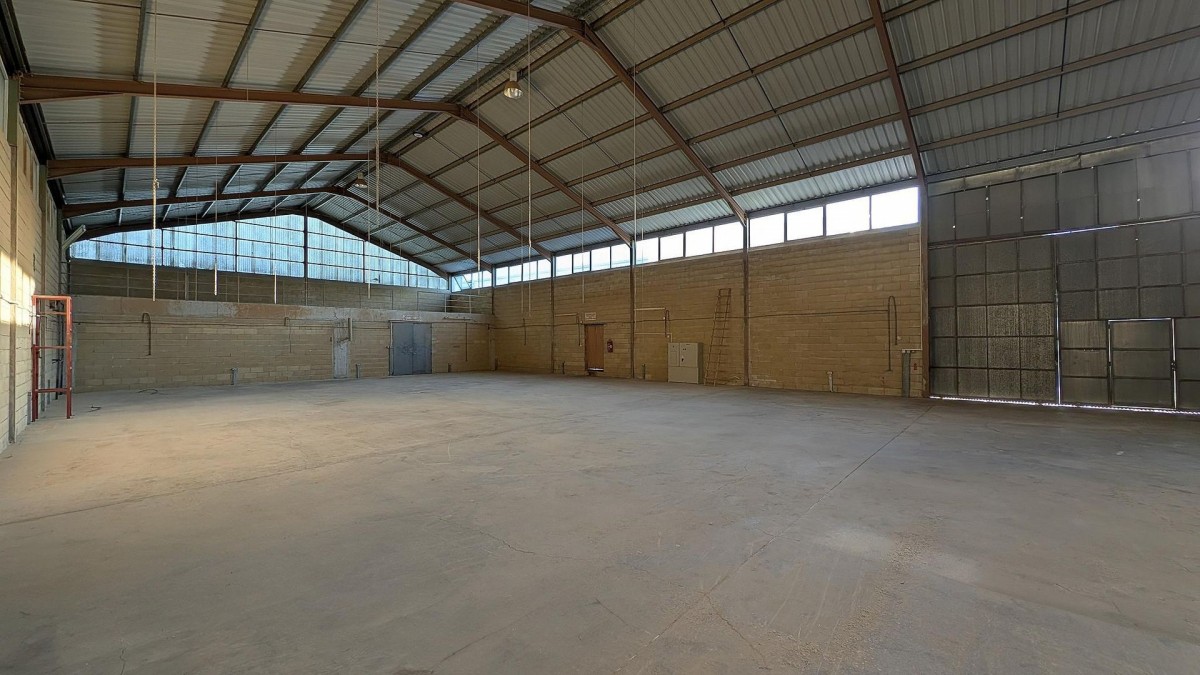 Industrial / Warehouse For Sale  in  Ergates