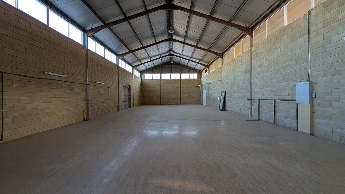 Industrial / Warehouse For Sale  in  Ergates