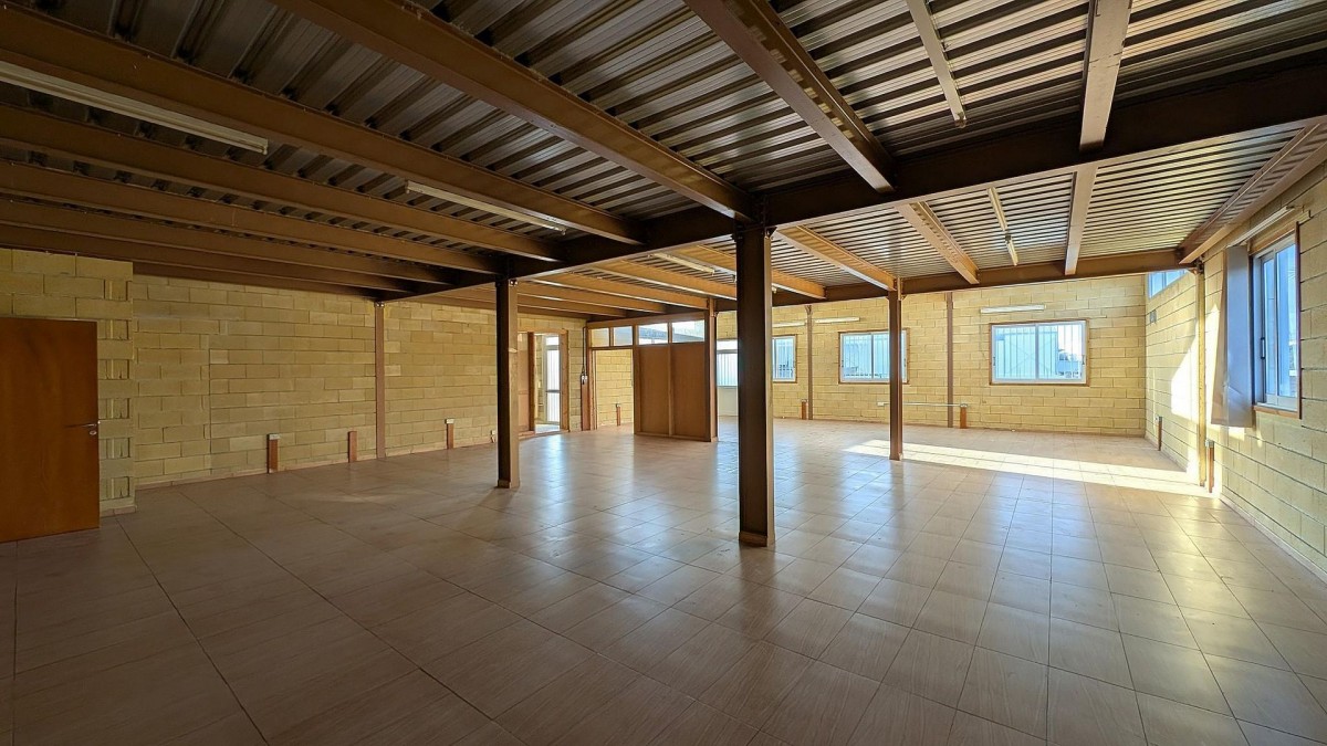 Industrial / Warehouse For Sale  in  Ergates