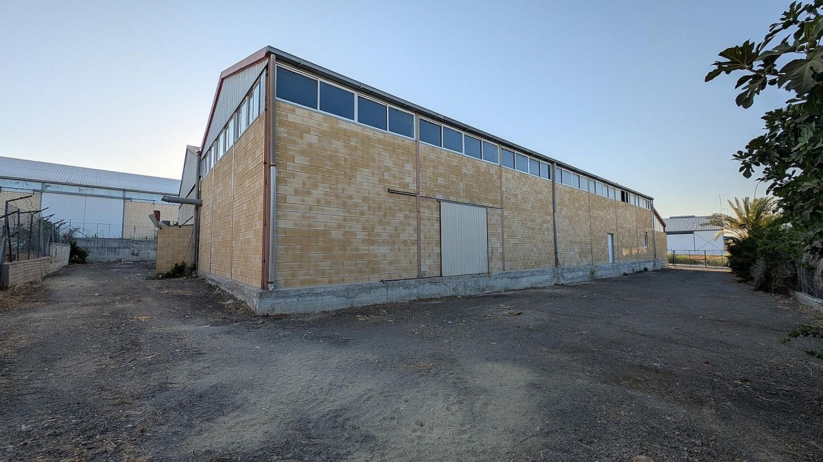 Industrial / Warehouse For Sale  in  Ergates