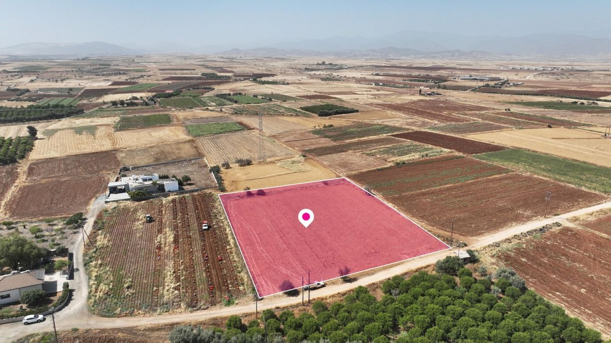Residential field in Peristerona, Nicosia
