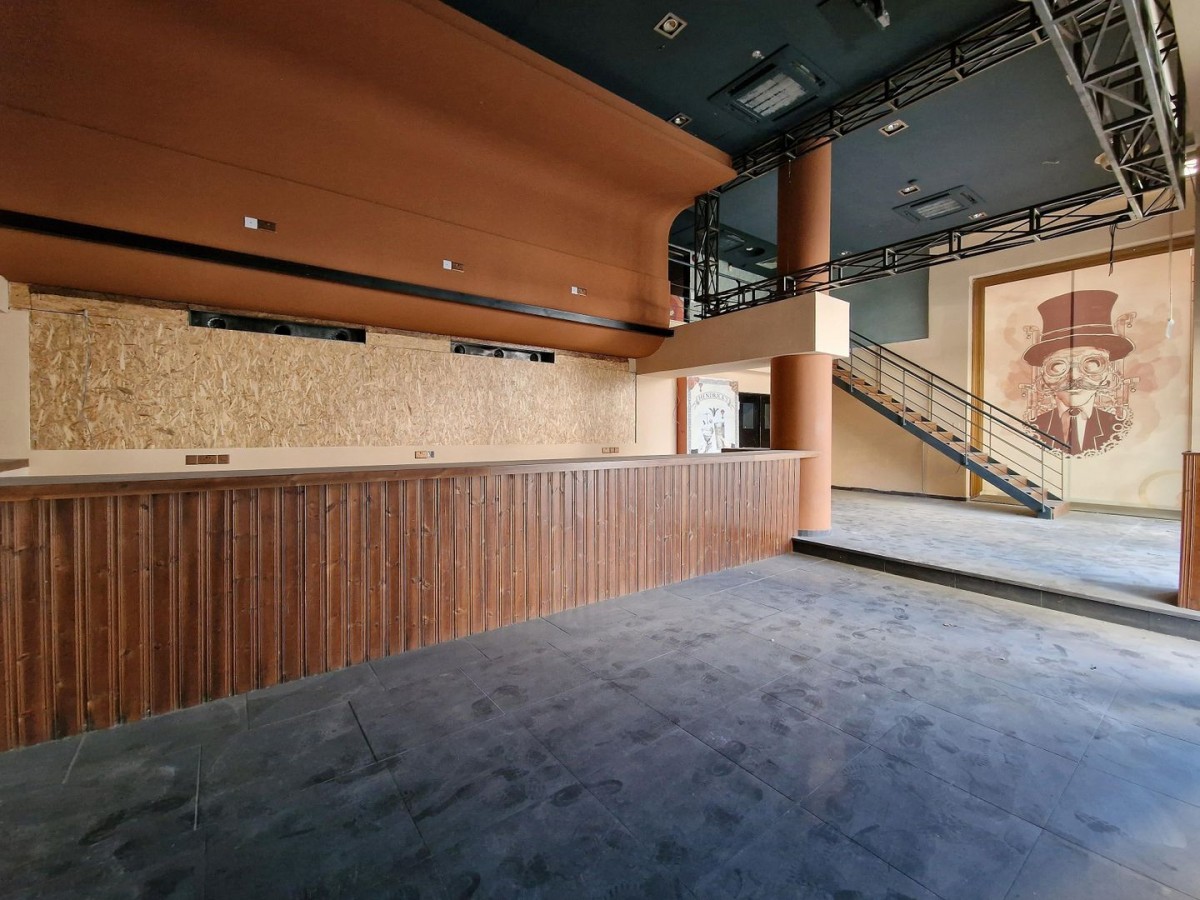 Former Café-Bar-Restaurant in Prime Central Location