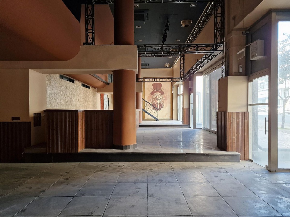 Former Café-Bar-Restaurant in Prime Central Location