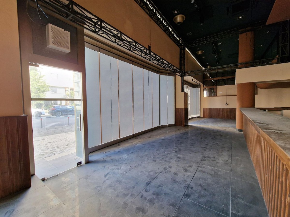 Former Café-Bar-Restaurant in Prime Central Location