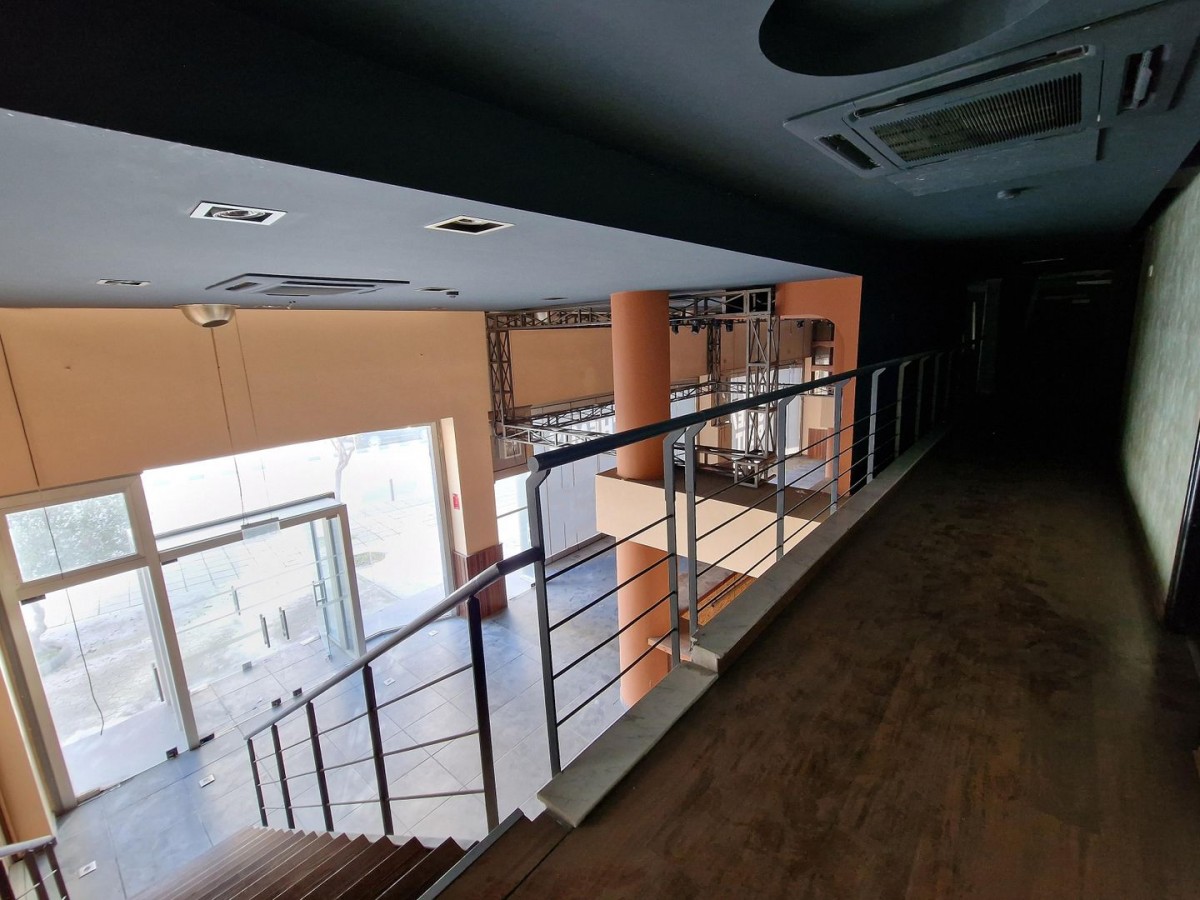 Former Café-Bar-Restaurant in Prime Central Location
