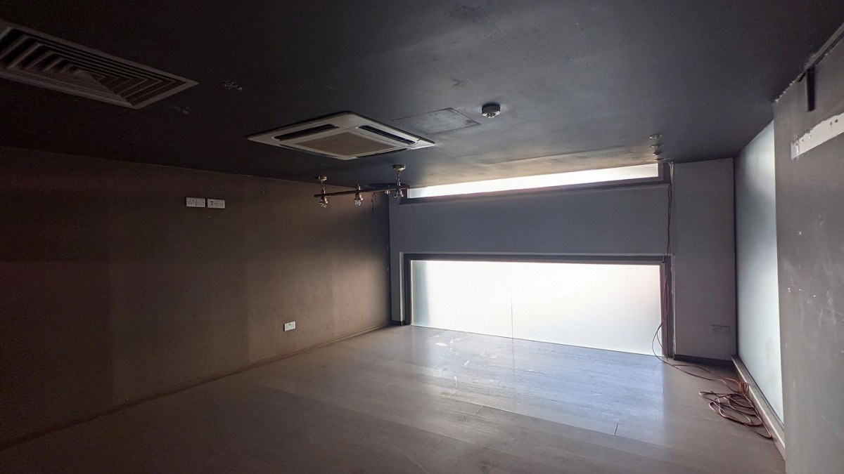 Former Café-Bar-Restaurant in Prime Central Location
