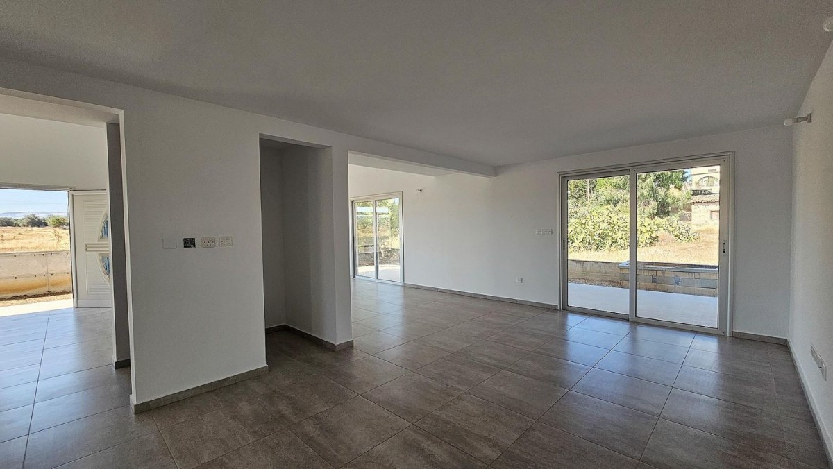 Charming Metallic-Frame Detached Home with Attic – Peristerona, Nicosia