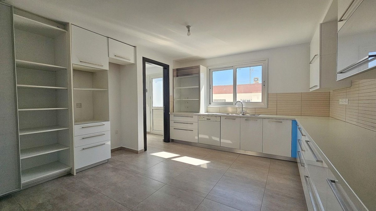 Charming Metallic-Frame Detached Home with Attic – Peristerona, Nicosia