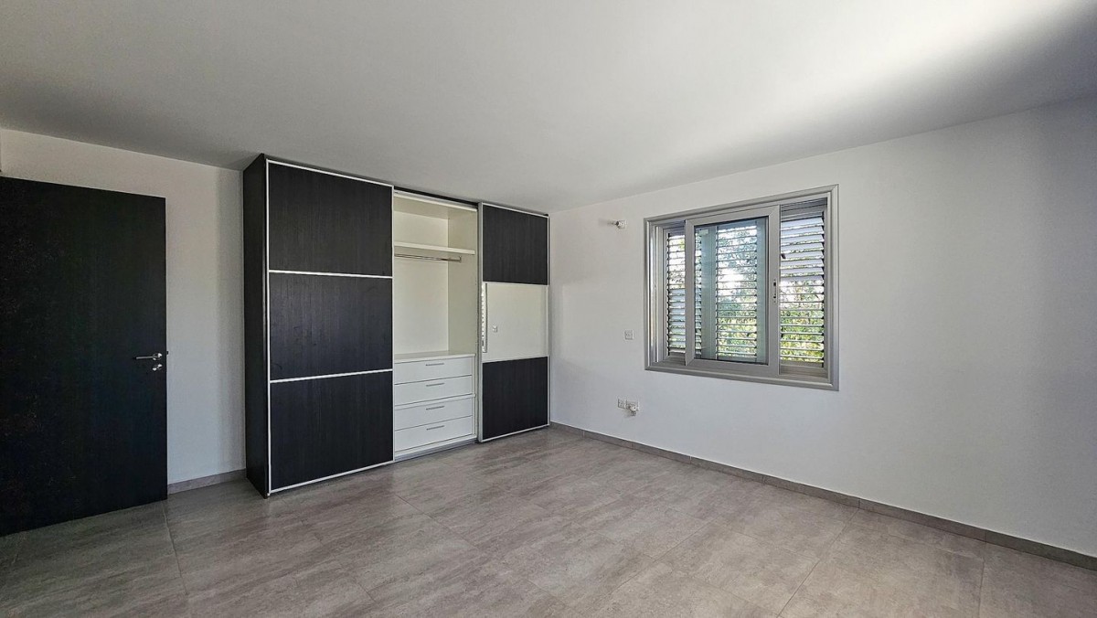Charming Metallic-Frame Detached Home with Attic – Peristerona, Nicosia