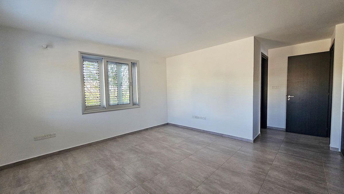 Charming Metallic-Frame Detached Home with Attic – Peristerona, Nicosia