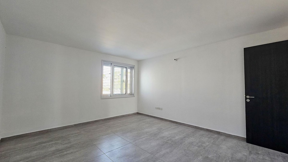 Charming Metallic-Frame Detached Home with Attic – Peristerona, Nicosia