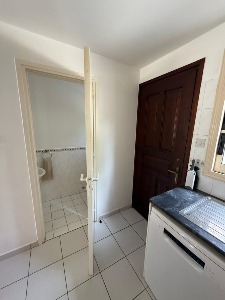 Town House / Maisonette For Rent  in  Kato Paphos - Universal