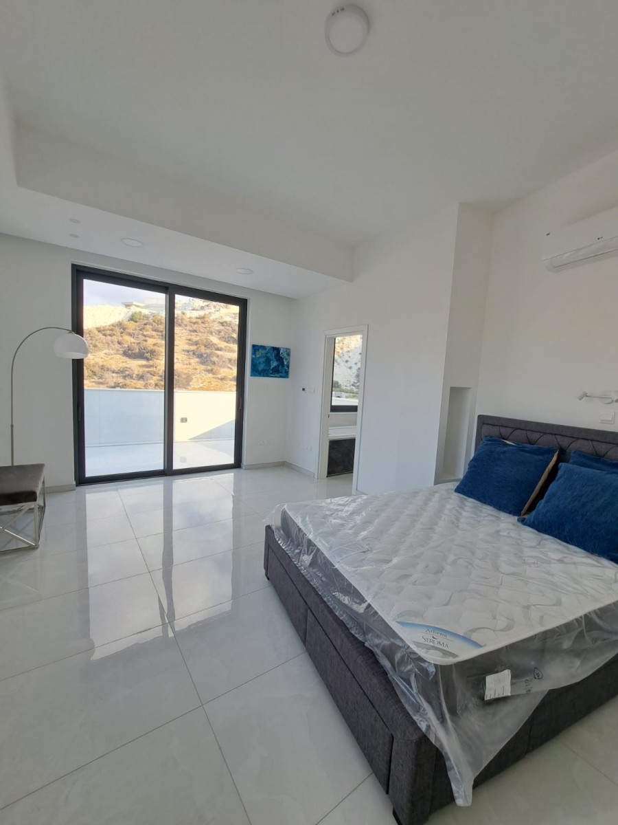 Detached Villa For Sale  in  Agios Tychon