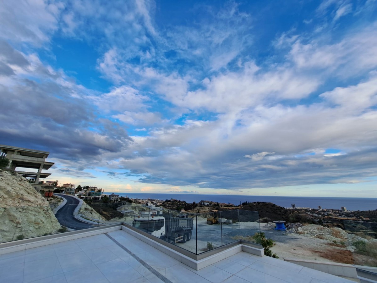 Detached Villa For Sale  in  Agios Tychon