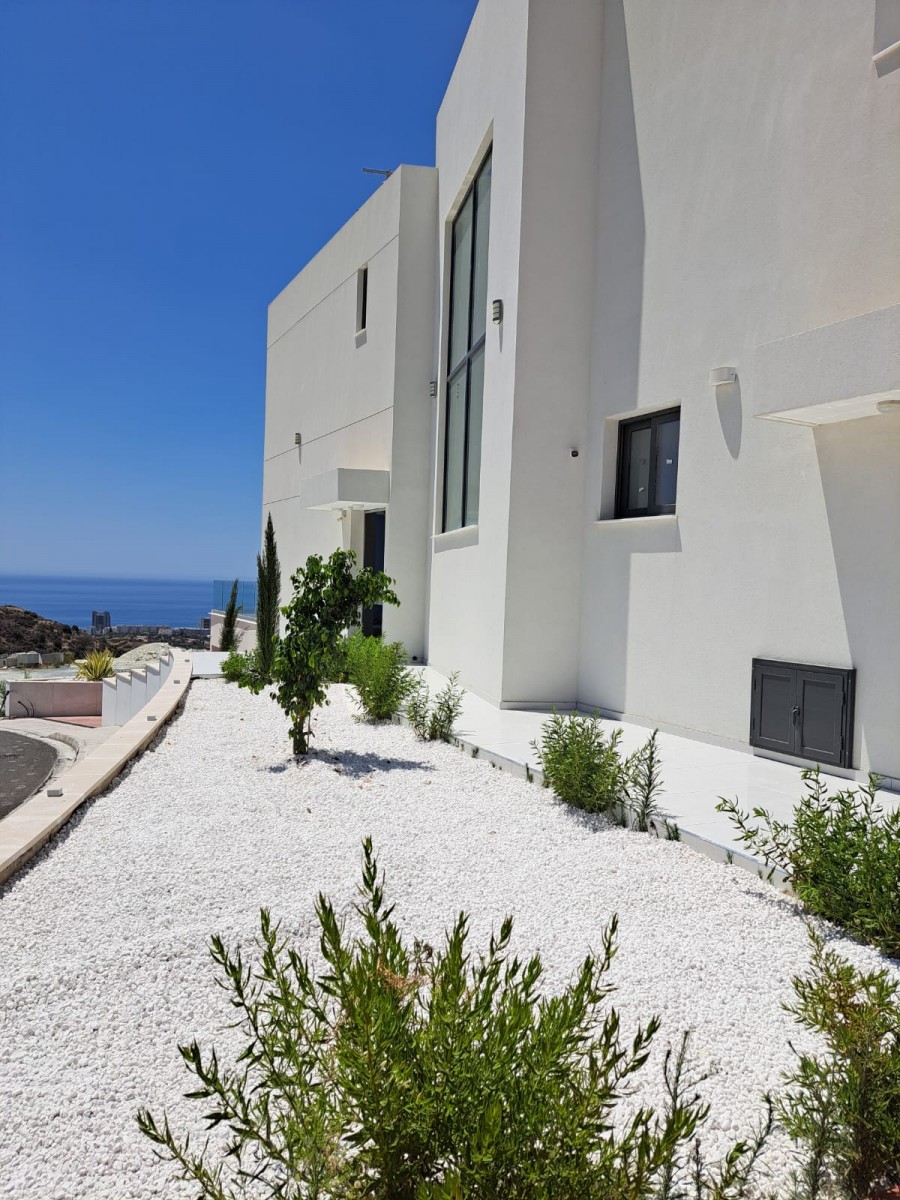 Detached Villa For Sale  in  Agios Tychon