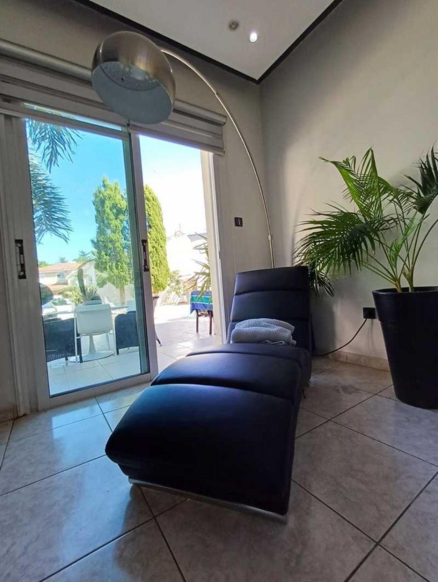 Town House / Maisonette For Rent  in  Kato Paphos - Universal