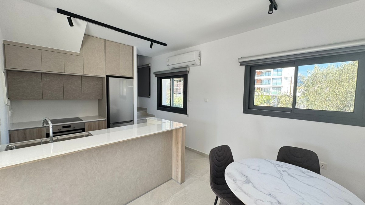 Town House / Maisonette For Rent  in  Kato Paphos - Universal