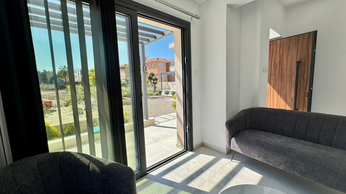 Town House / Maisonette For Rent  in  Kato Paphos - Universal