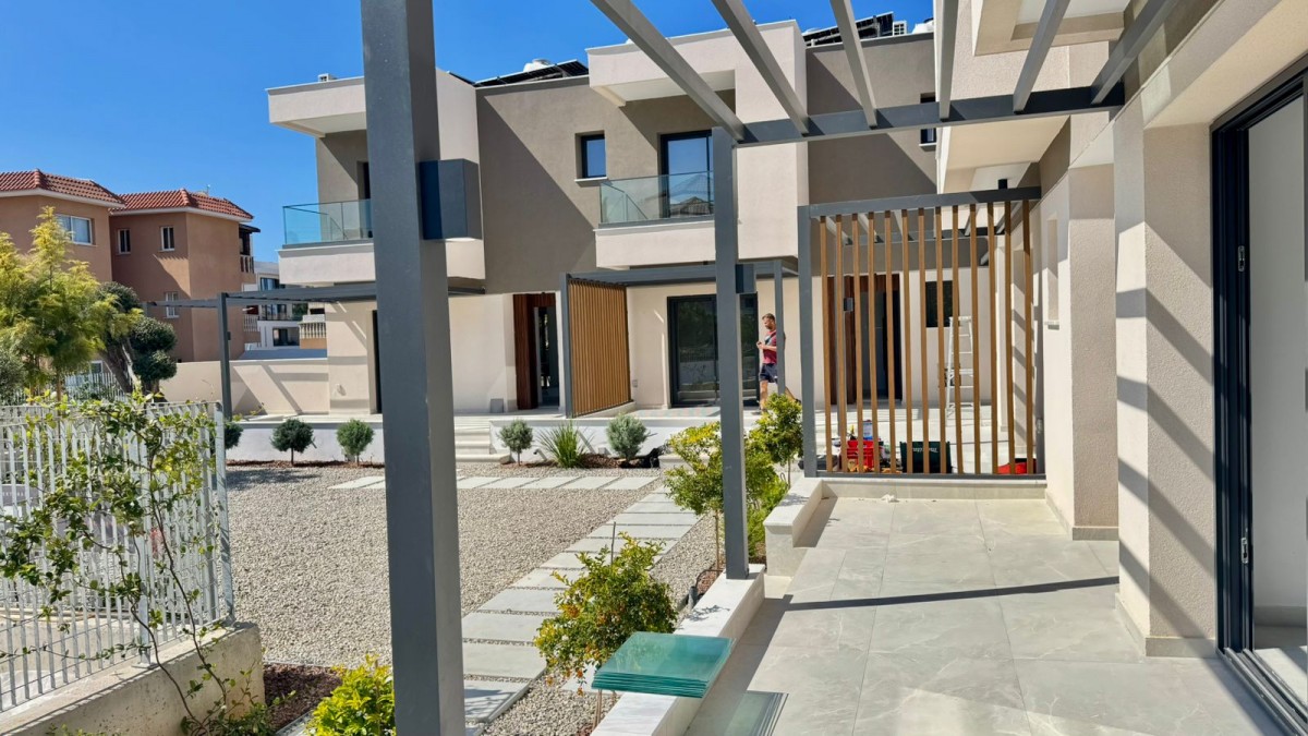 Town House / Maisonette For Rent  in  Kato Paphos - Universal