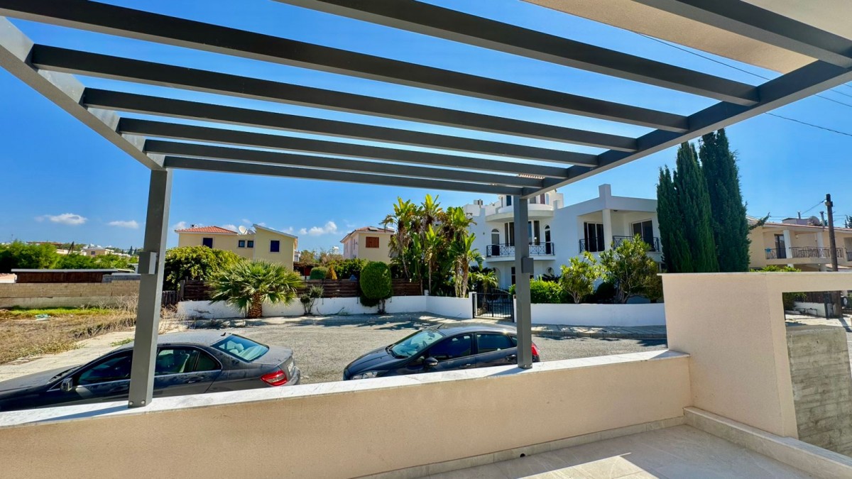 Town House / Maisonette For Rent  in  Kato Paphos - Universal