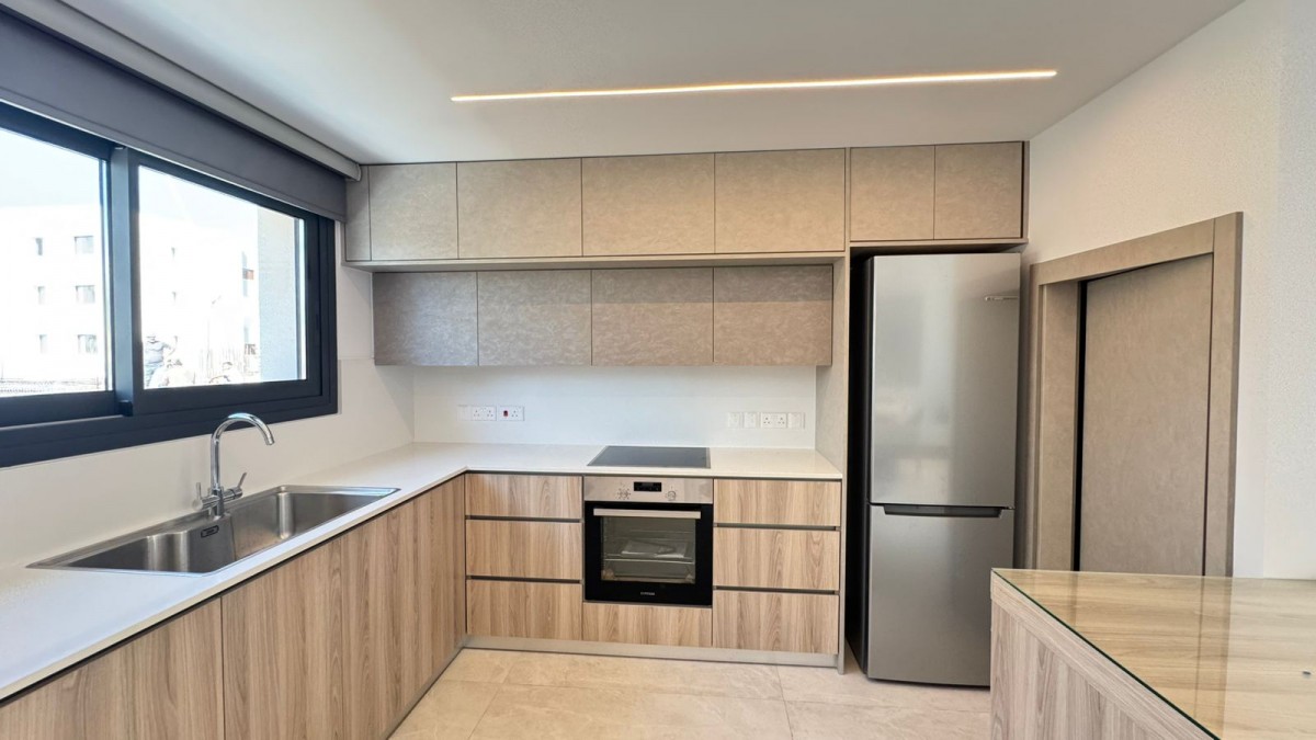 Town House / Maisonette For Rent  in  Kato Paphos - Universal