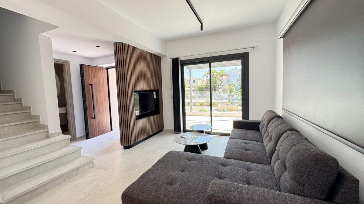 Town House / Maisonette For Rent  in  Kato Paphos - Universal