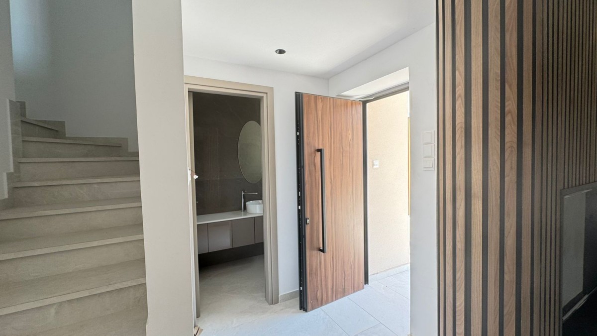 Town House / Maisonette For Rent  in  Kato Paphos - Universal