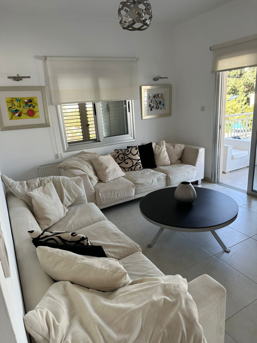 Floor Apartment For Rent  in  Paphos