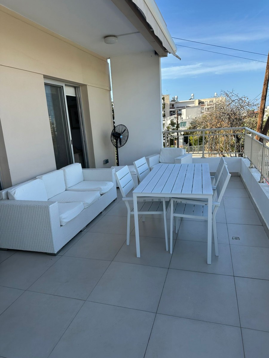 Floor Apartment For Rent  in  Paphos