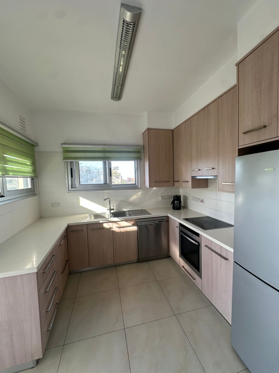 Floor Apartment For Rent  in  Paphos