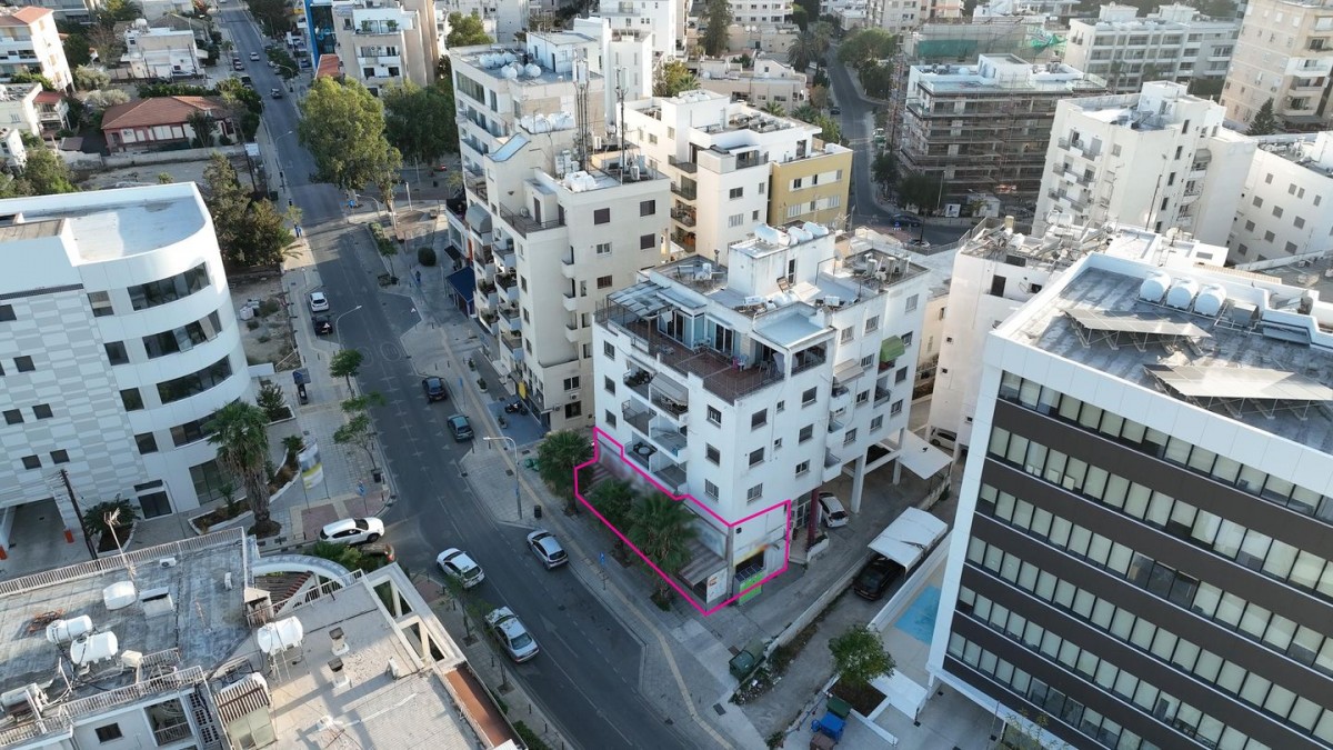 Shop with mezzanine in Agios Antonios, Nicosia