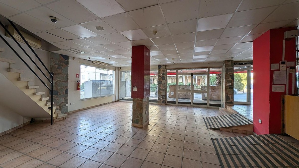 Shop with mezzanine in Agios Antonios, Nicosia